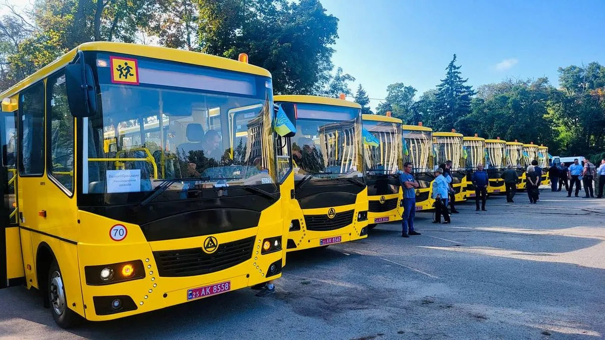 Для учнів Одещини придбали нові додаткові автобуси - Кіпер | УНН