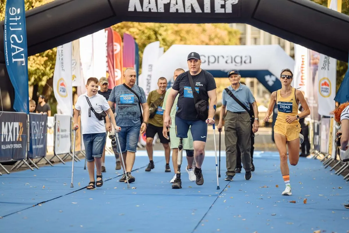 У Черкасах вперше проведено інклюзивну трасу в рамках благодійного забігу | УНН