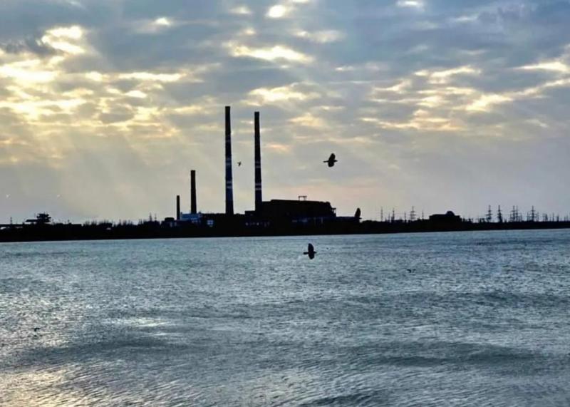 У районі Курахового відбулося пошкодження дамби водосховища, повідомляє МВА.